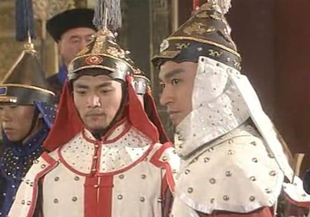 清朝时期的正白旗,是如何做到与两黄旗平起平坐,跻身上三旗的?