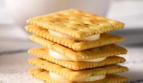 面包和饼干里，原料里的“起酥油”是什么？吃多了真的有害吗？