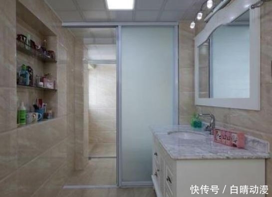 厕所|卫生间厕所门到底要不要关上?专家给出答案,发现已经做错5年