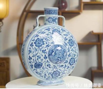 乾隆皇帝钟爱有加的瓷器——(抱月瓶)