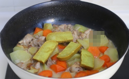 这道菜孩子们都爱吃，跟米饭是绝配，好吃易做，冬天吃最好