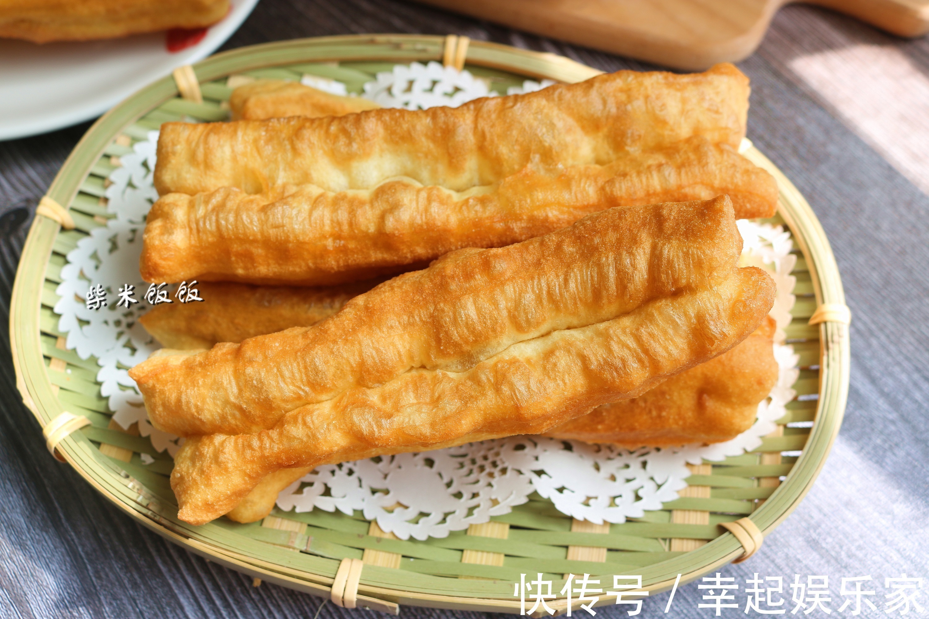 炸油条,到底需不需要酵母油条老板告诉你配方,和买的一个味