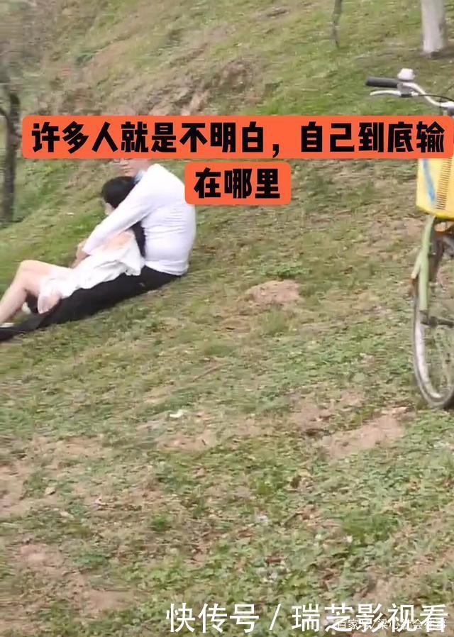 公园里的甜蜜瞬间：爱情故事在此绽放