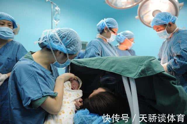 产房|分娩结束,产妇说“嗓子痒想咳嗽”,大夫听了立刻变脸:准备抢救