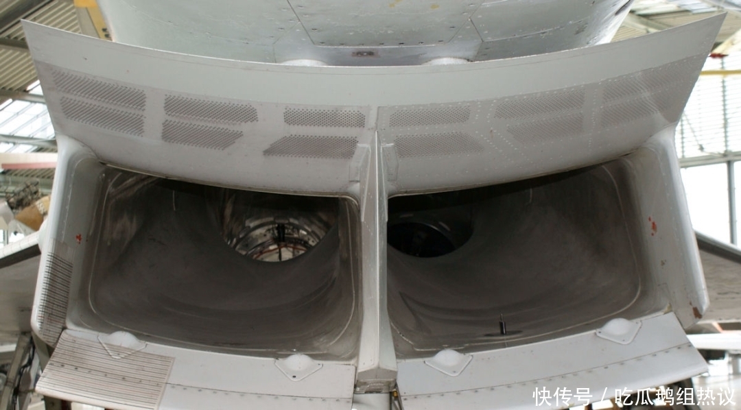 飞机身上的“筛子”到底是什么?