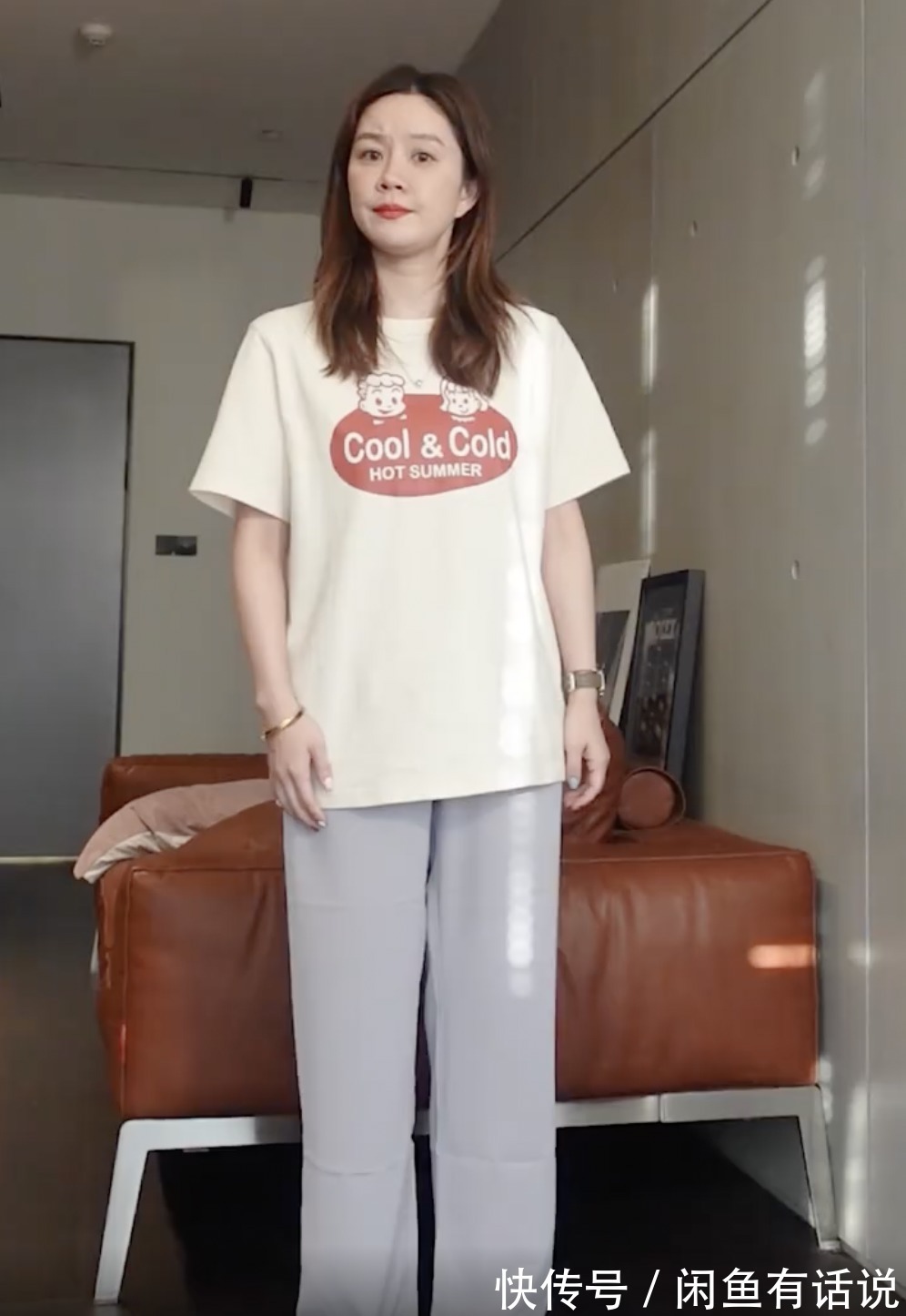 小姑娘|T恤配什么裤子好看?看过37岁博主示范就知道,阿姨穿成小姑娘