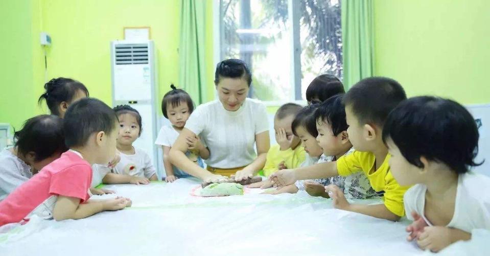 朋友|幼儿园饭菜这么差，我家宝宝能吃好吗？看到照片后，宝妈备受打击