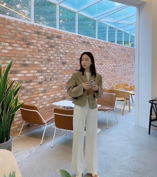 阔腿裤已经过时了，今年流行的是“云朵裤”，遮肉显瘦又时髦