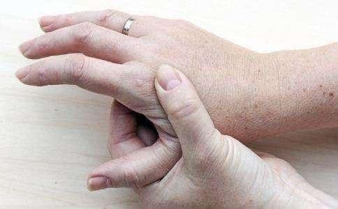 食物|经医院查出血脂较高后，注意少吃3类食物，多做4件事，血管不拥堵