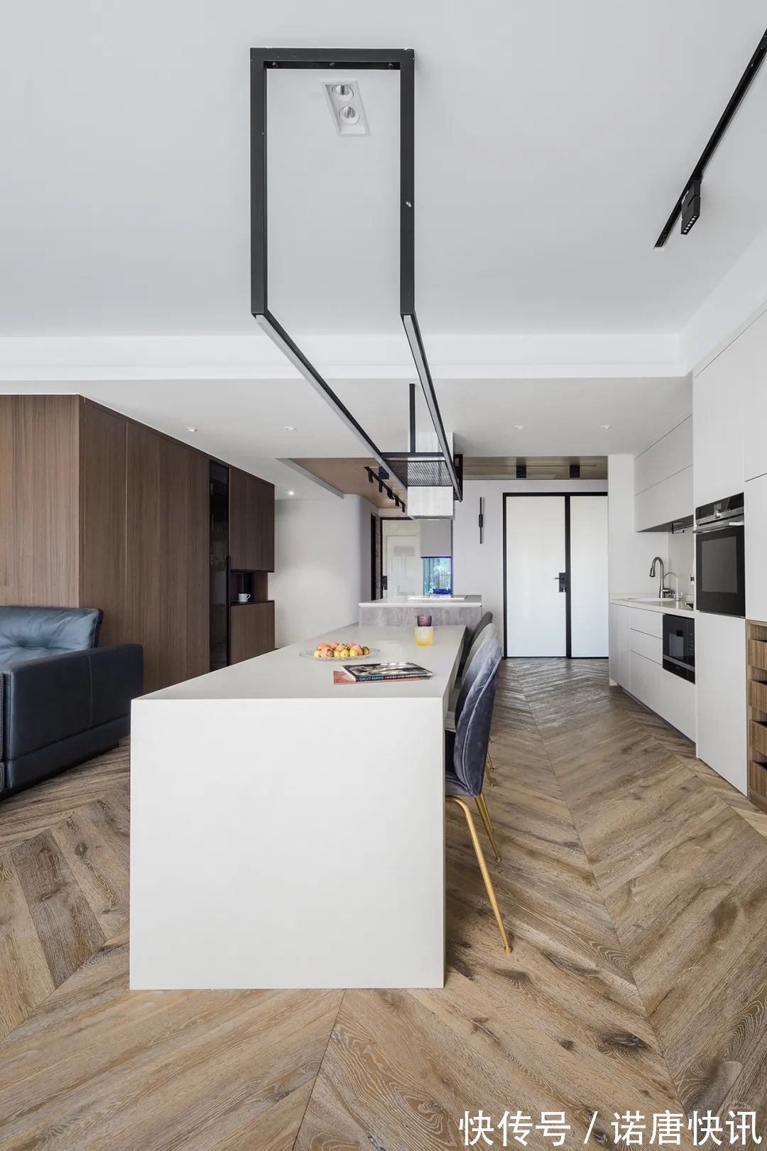 玄关|180㎡现代极简,无主灯设计果然不凡,朴素的空间也有档次感