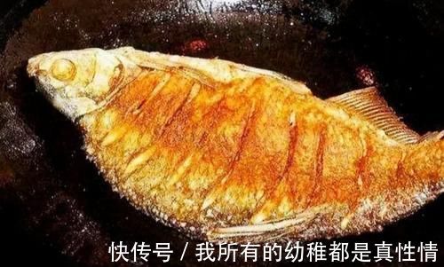大厨|煎鱼时，很多人都煎不好，大厨教你3个煎鱼技巧，鱼不粘锅也不破皮