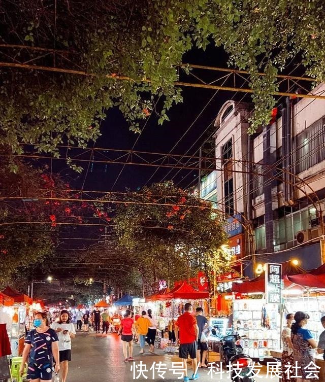 从头吃到尾的平西夜市,没有人能饿着出来!