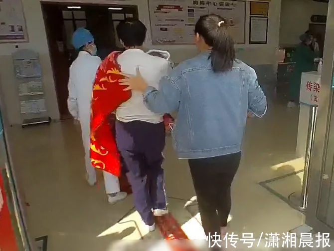 救治|婴儿高速上突发抽搐，广东梅州民警紧急护送就医