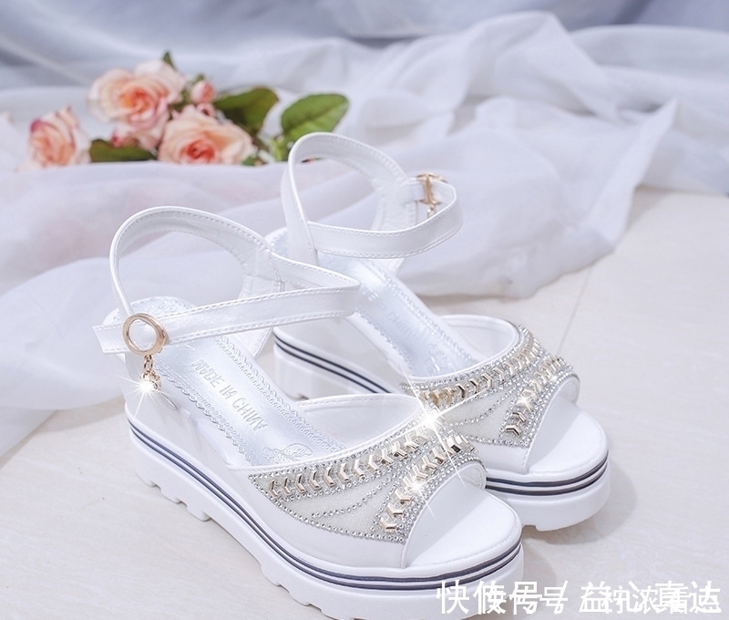 d11|会打扮的女人真厉害,只是换了一双凉鞋,别人都夸这么美