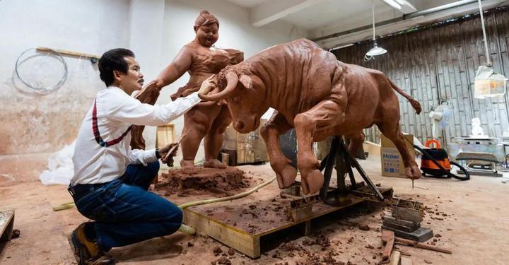 放大|“肥女斗牛”泥稿放大,为西班牙而作