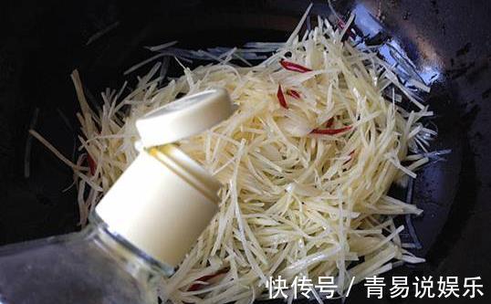 炒醋溜土豆丝，是先放醋还是后放醋大厨提醒记住这几个小技巧