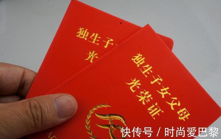 上有老下有小|独生子女家庭的“假优势”:爱不会有人分享,困难也要一个人扛