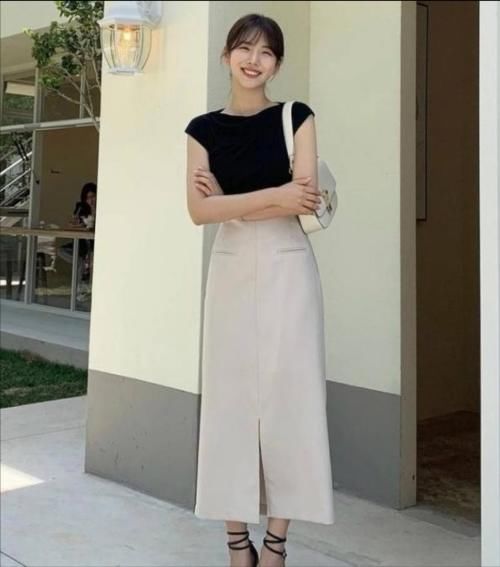 中年|建议中年女性，今夏多穿“极简穿搭”，看着简单却不失知性优雅