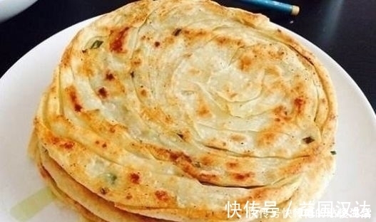 烙饼|电饼铛烙饼总发硬厨师教你一招，简单又实用，面饼放凉也不变硬