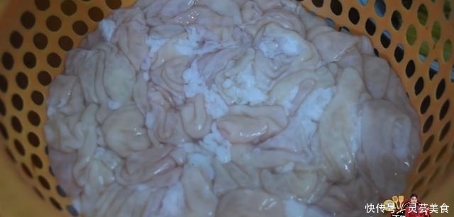 酸菜炒大肠最好吃的做法,简单美味又下饭,看看你喜欢吃不?