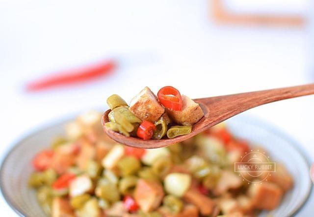 念念不忘|初秋最棒的下饭菜,家人点名要吃,酸辣爽口,不吃两碗米饭不罢休