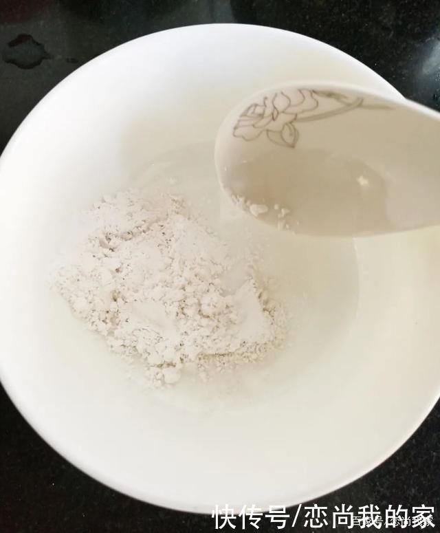  快过年啦!自制豆腐豆香味更浓，过年家里聚餐做菜也方便!