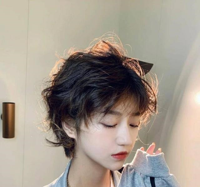 短发 初冬超火的几款发型,初恋发秒变邻家妹妹,一举击中直男的心!