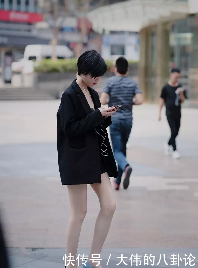 显得|女生穿上高跟鞋,让自己显得更有女人味