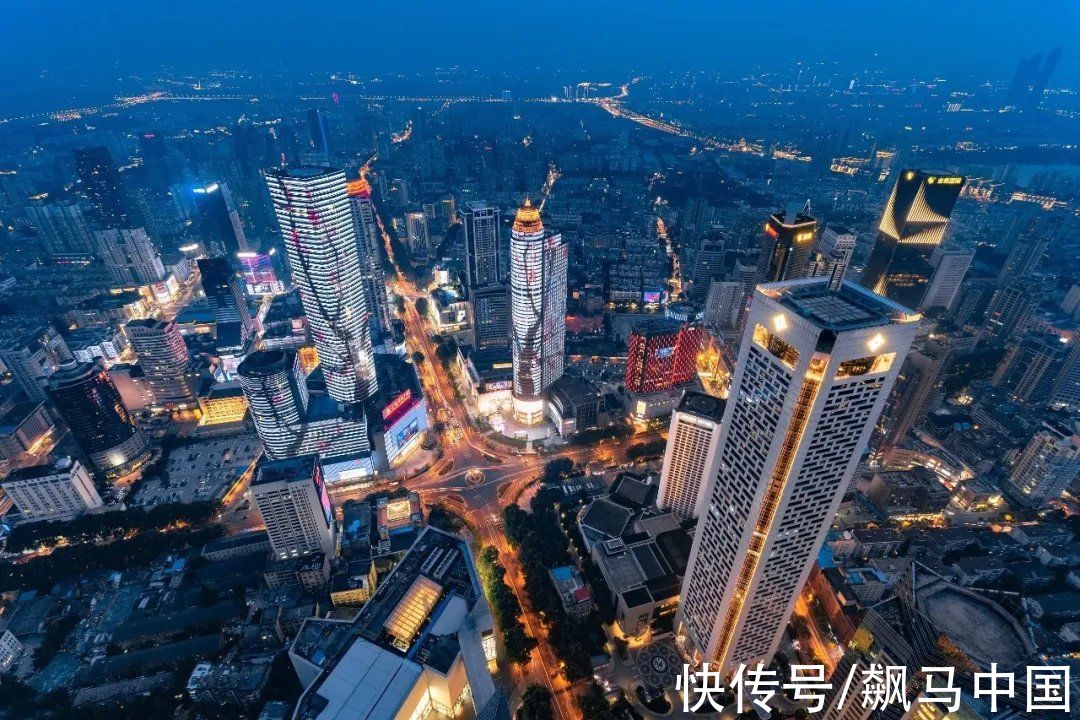 商业|商业地产轻资产和重资产的赛道，你更看好谁？