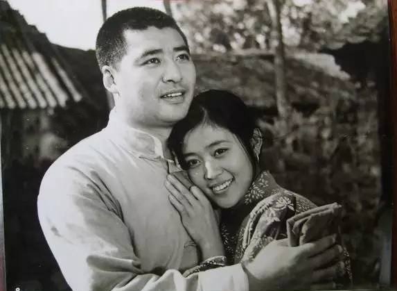 冯德英!《苦菜花》作者冯德英的长篇小说《山菊花》为何无缘茅盾文学奖?