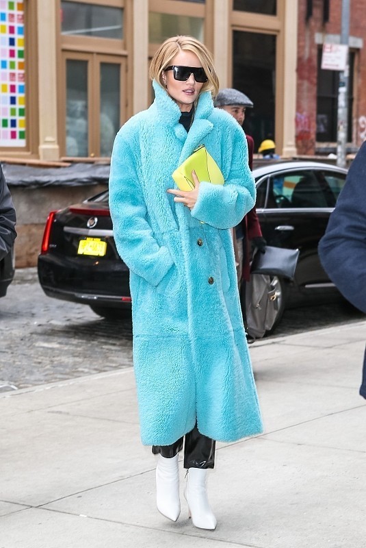 “时尚黑马”羊羔毛外套怎么选? 9套穿搭干货分享, 快来抄笔记吧