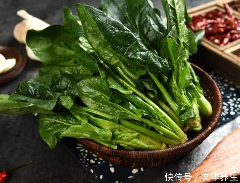 黑眼圈让人看起来疲惫苍老，是爱美人士的梦魇，可通过饮食调理