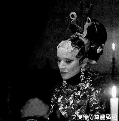 麦昆|麦昆设计的终极收藏家Gaga花75万找她买裙子,贝嫂最想赢的女人