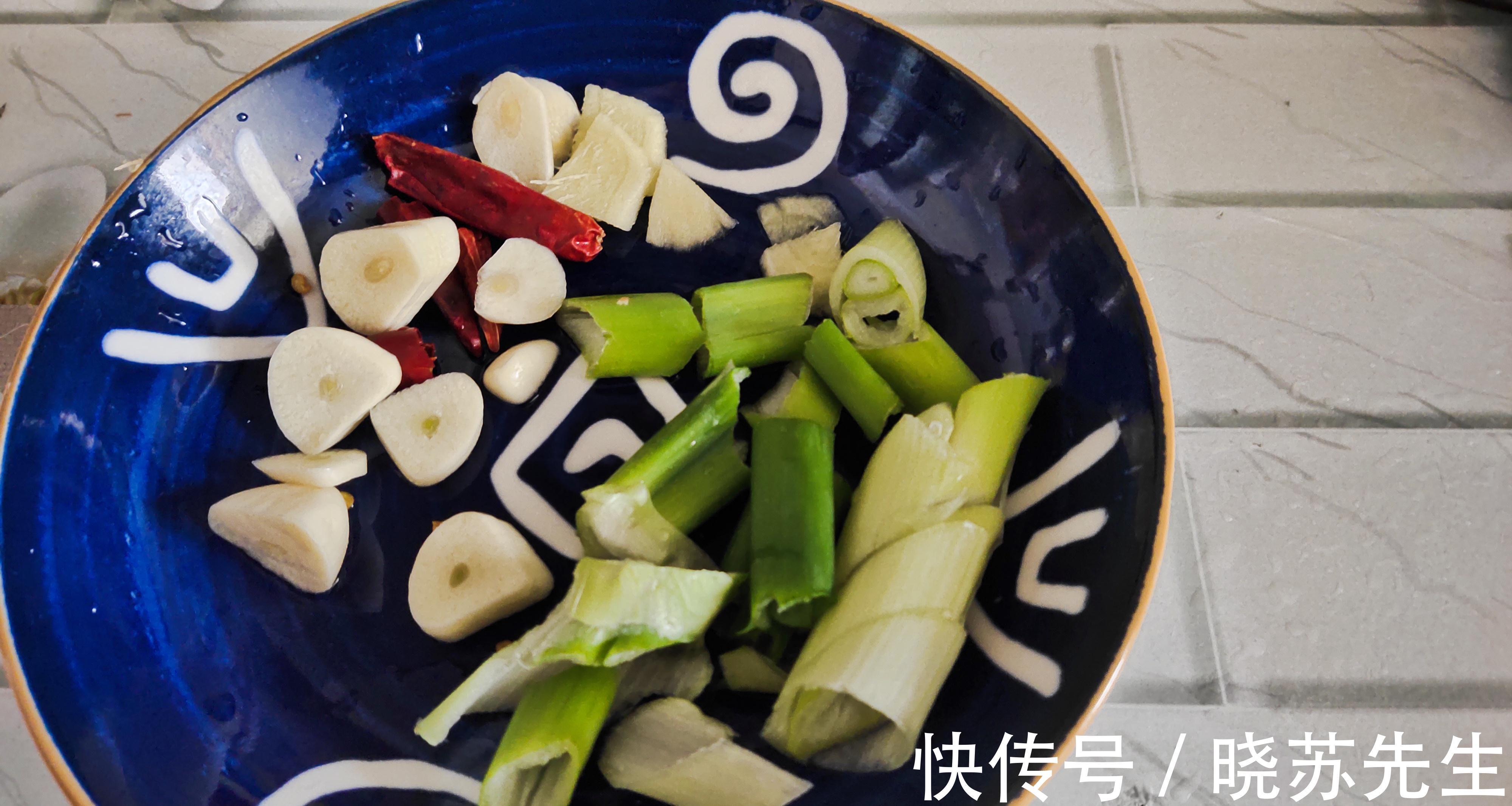 炒白菜,不要直接下锅炒,多加一步,白菜脆爽不出水味道更香