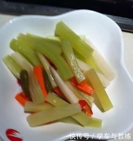 输给|海底捞董事长我做了那么多亲情化举动,却输给一个吧台小姑娘