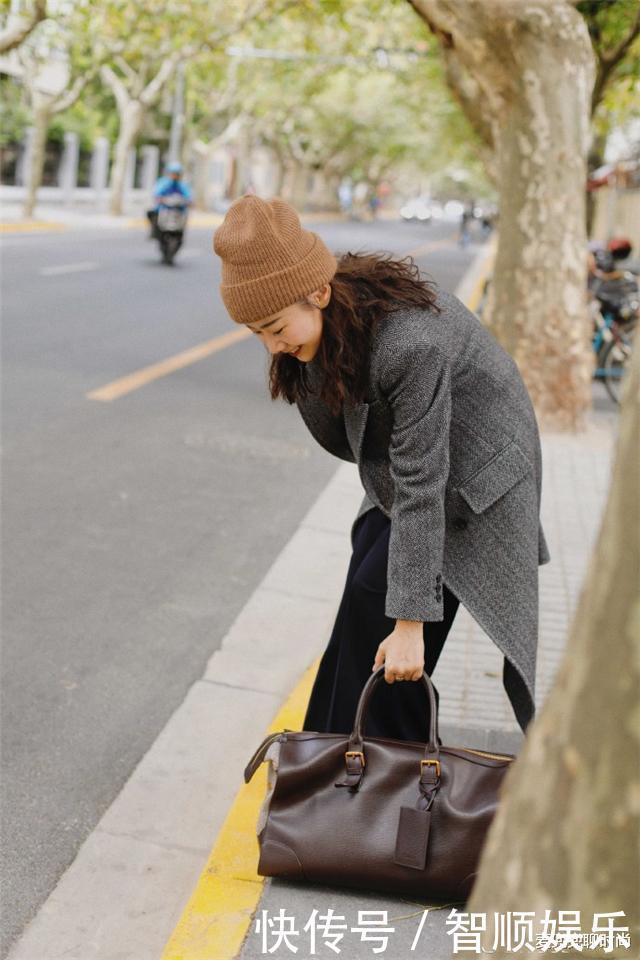  差不多|秋冬季，大衣就买这3个“高级色”，时髦减龄又百搭，照着穿就美