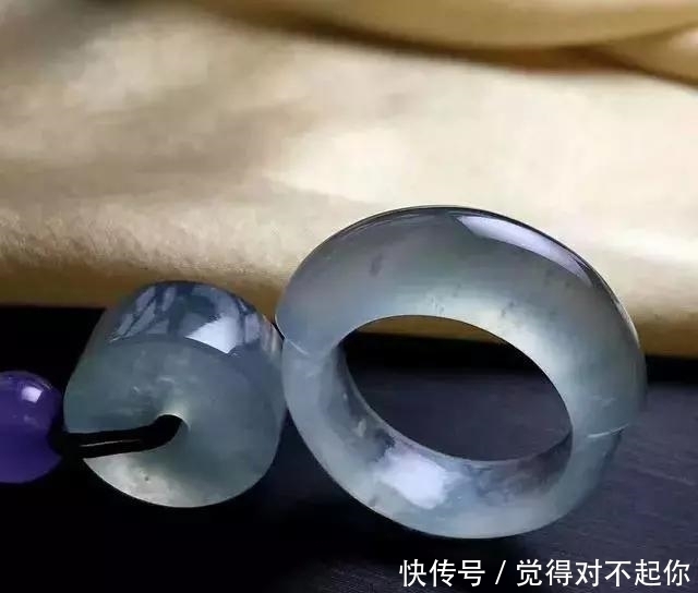 水头|老大爷嫌自己佩戴的翡翠水头不太好,用水一泡后,一看吓了一跳