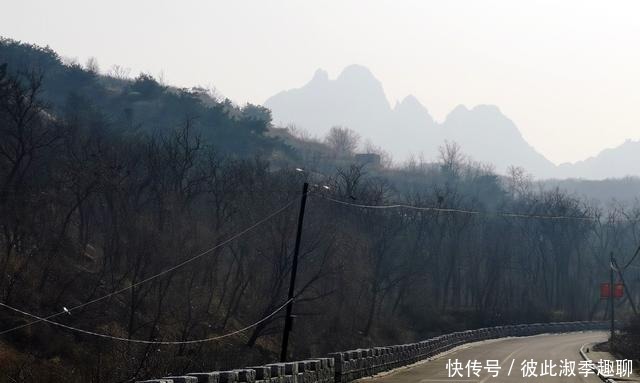 蓬莱一侧的艾山,老电影《三进山城》开场