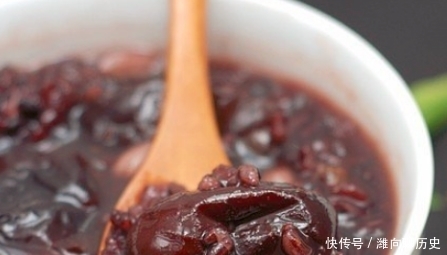 天气冷,多用这4种食材煮粥,一碗下肚暖身暖胃,常喝舒服过冬天