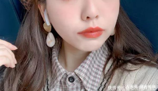 唇膏色号不喜欢怎么办,口红断了怎么拯救教你如何把它变废为宝