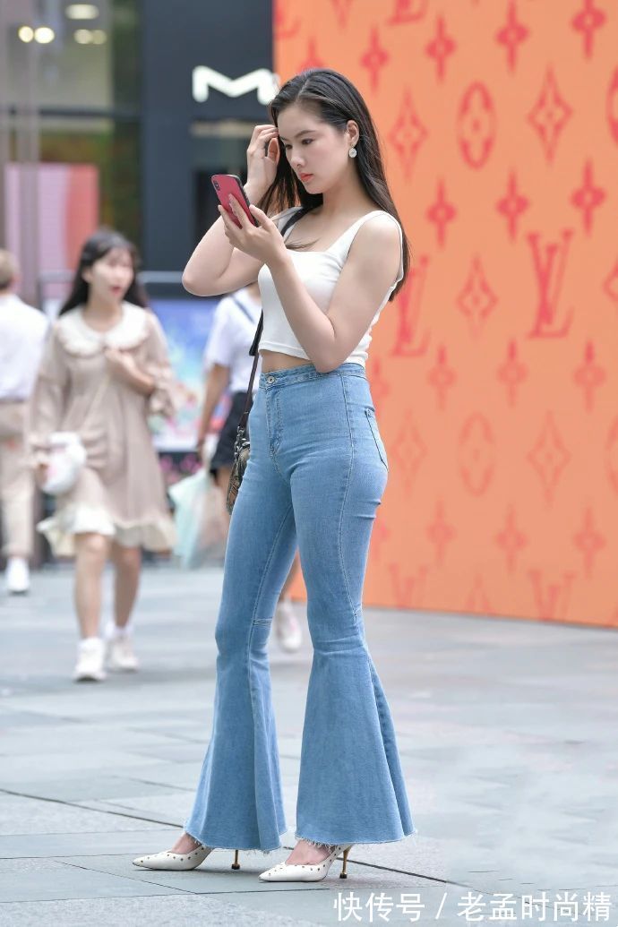 时尚|街拍:穿牛仔裤的时尚女生