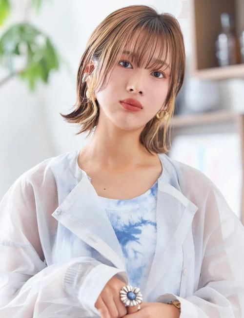 奶茶米棕or鲜艳橙红，给春天点颜色看看