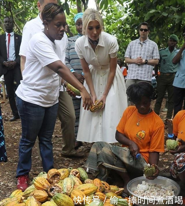 金发|伊万卡扎马尾装嫩,素颜皮肤白到发光,时尚感真强!
