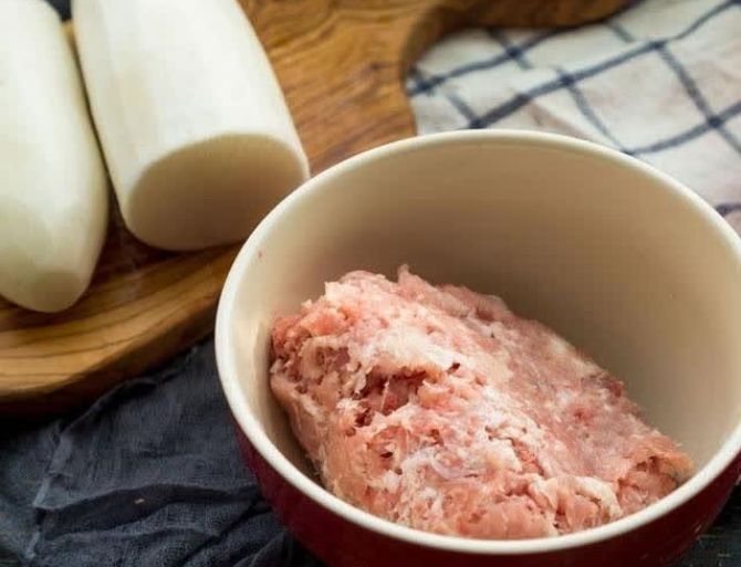 包萝卜馅饺子，不用盐杀水也不焯水，掌握好调馅方法，饺子特好吃