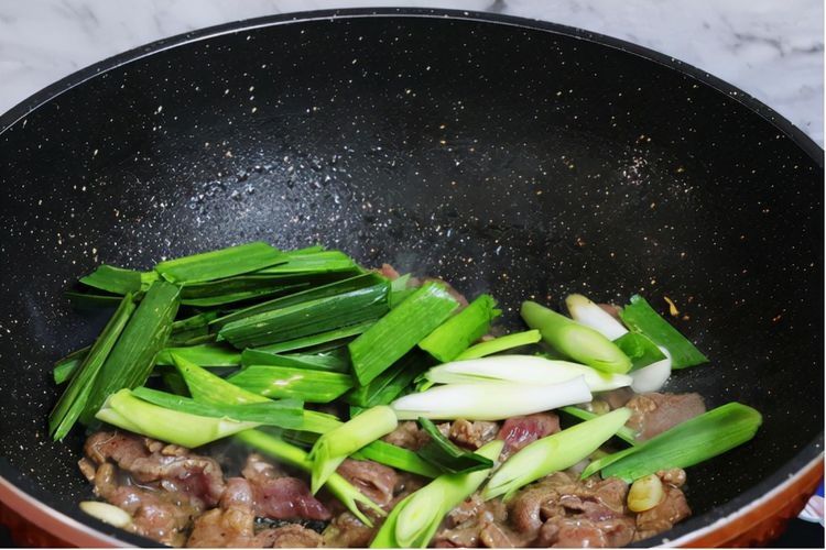 这道快炒菜来上一盘，吃个心花怒放，冬季吃正好