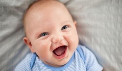 微笑|孩子智力发育情况,1岁内就有迹可循,有这3种表现多半是高智商