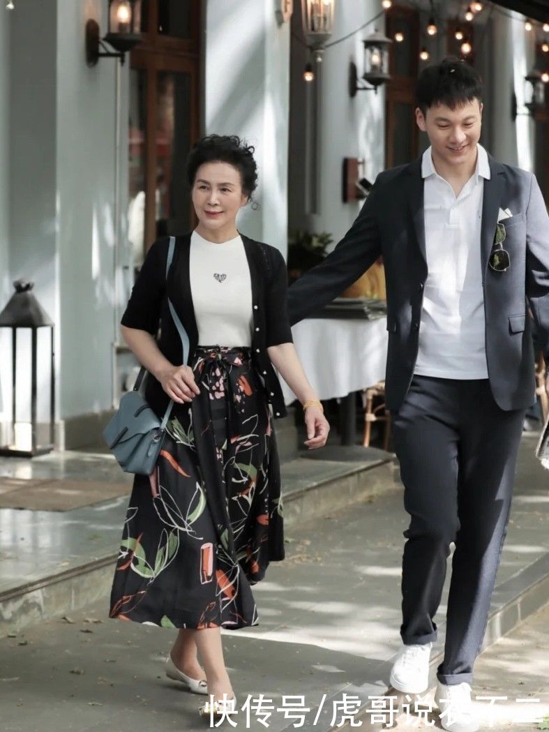 女人会打扮越老越优雅，这位奶奶靠穿成赢家，人到60依旧美丽动人