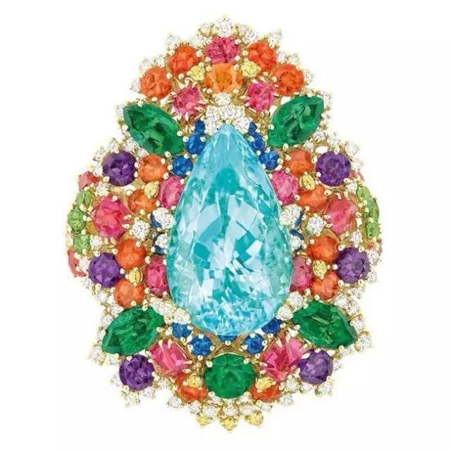 蓝色系宝石大家族：蓝钻石、蓝宝石、坦桑石、托帕石…通通教你分清楚