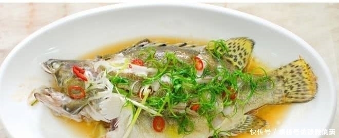 做蒸鱼，千万不能放这种调料，很多人都做错了，鱼肉又干又柴还腥