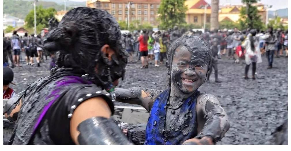 明星|一群明星来云南玩泥巴,看起来有点脏,寓意却很美好